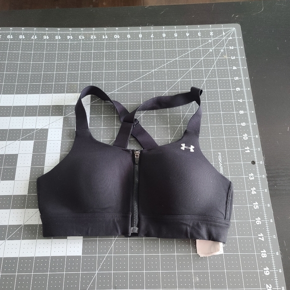 Under Armour black zip front sports bra 34a sewn in cups! - Picture 1 of 4